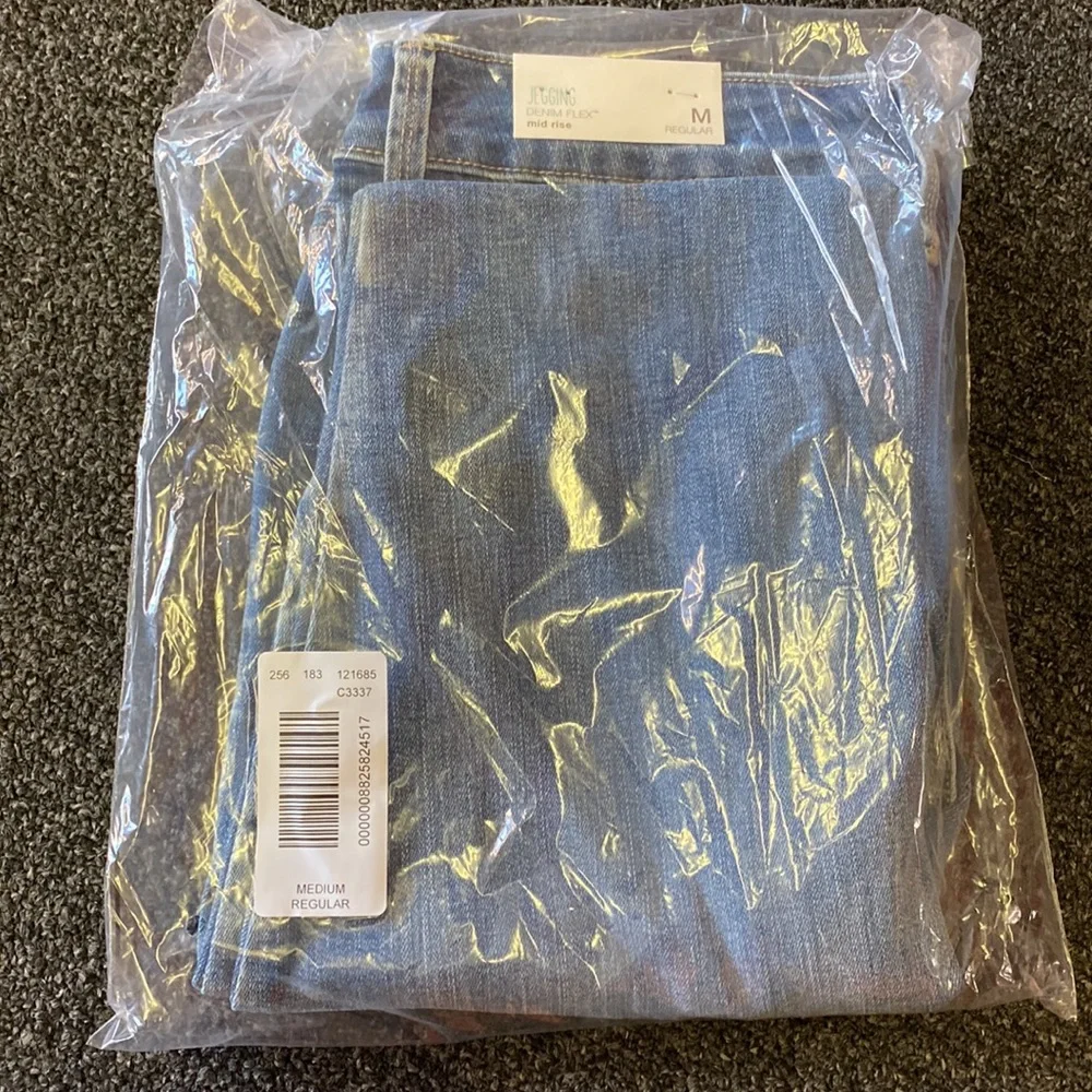 m jeans by maurices Mid Rise Jegging | Size Medium, Regular - Picture 4 of 5